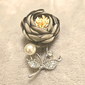 #485 Vintage Rose brooch